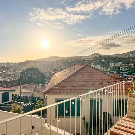 Sunny Double In 4br With Ac, Sea View Balcony, Workspace 홈스테이