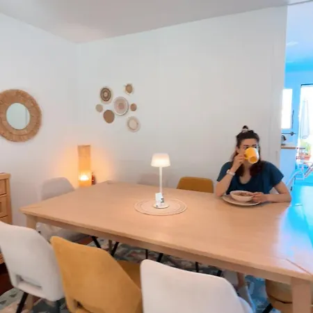 Sunny Double In 4br With Ac, Sea View Balcony, Workspace 홈스테이 푼샬