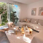 Quarto em Acomodações Particulares Sunny Double In 4br With Ac, Sea View Balcony, Workspace *