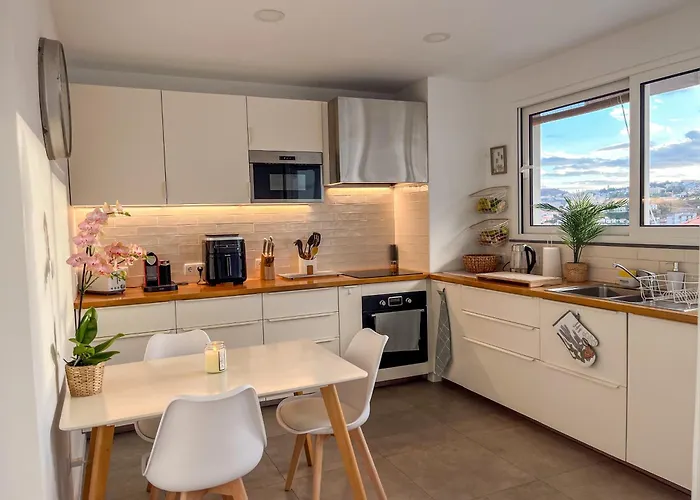 民宿 Sunny Double In 4br With Ac, Sea View Balcony, Workspace 丰沙尔