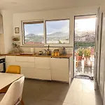Alloggio in famiglia Sunny Double In 4br With Ac, Sea View Balcony, Workspace *