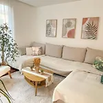 Sunny Double In 4br With Ac, Sea View Balcony, Workspace Alloggio in famiglia Funchal (Madeira)