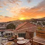 Alloggio in famiglia Sunny Double In 4br With Ac, Sea View Balcony, Workspace Funchal (Madeira)