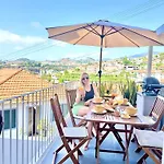 Sunny Double In 4br With Ac, Sea View Balcony, Workspace Alloggio in famiglia Funchal (Madeira)