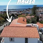Alloggio in famiglia Sunny Double In 4br With Ac, Sea View Balcony, Workspace Funchal (Madeira)