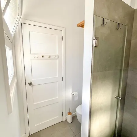 Large Double Room With Ac, En-Suite Bathroom, Free Parking, Terrace, Garden, Workspace