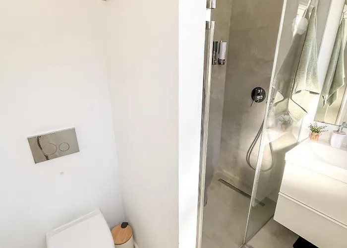 Privatunterkunft Sunny Double In 4br With Ac, Sea View Balcony, Workspace *