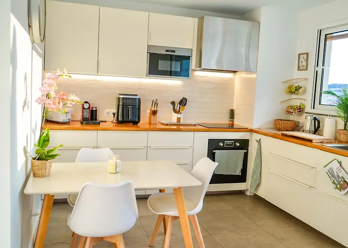 Sunny Double In 4br With Ac, Sea View Balcony, Workspace Privatunterkunft