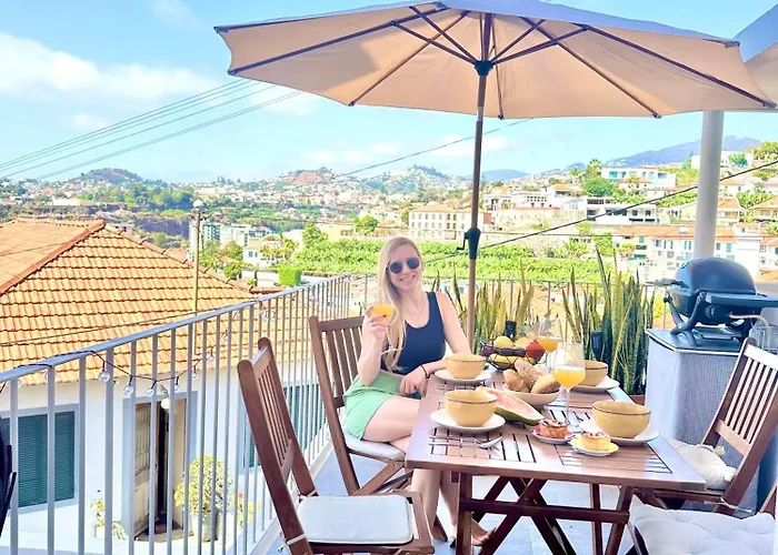 Sunny Double In 4br With Ac, Sea View Balcony, Workspace Privatunterkunft Funchal (Madeira)