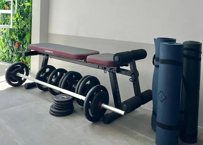 Sunny Double In 4br With Ac, Sea View Balcony, Workspace * Funchal (Madeira)