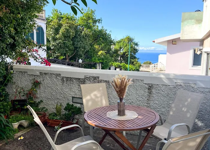 Sunny Double In 4br With Ac, Sea View Balcony, Workspace Ubytování v soukromí Funchal (Madeira)