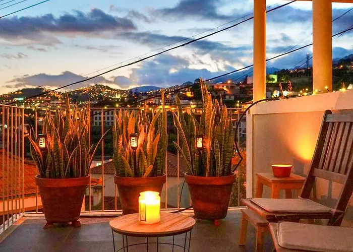 Sunny Double In 4br With Ac, Sea View Balcony, Workspace Privatunterkunft Funchal (Madeira)